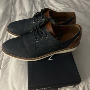 Men’s size 12 navy blue Nautica casual shoes